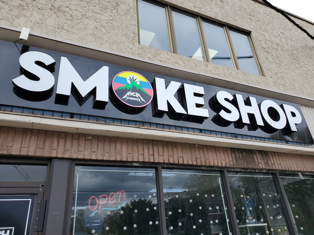 Rich and Famous Smoke Shop